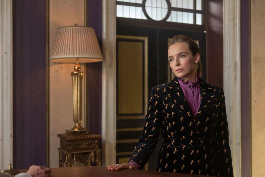 El traje de caballos de Villanelle es de la casa Chloé