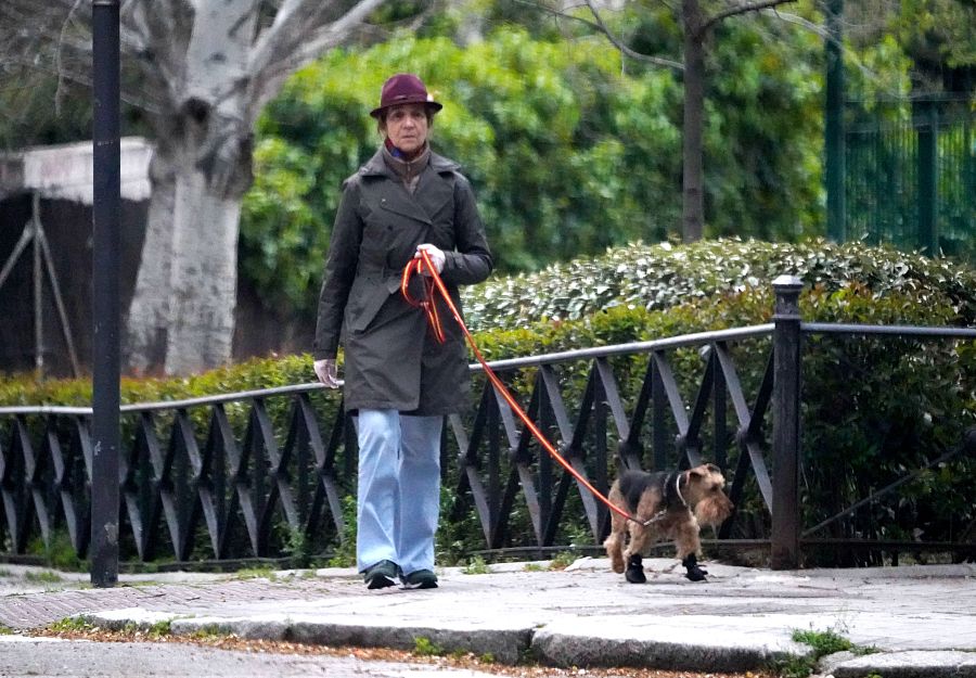 La Infanta Elena aprovecha los paseos de su mascota para desconectar de la cuarentena