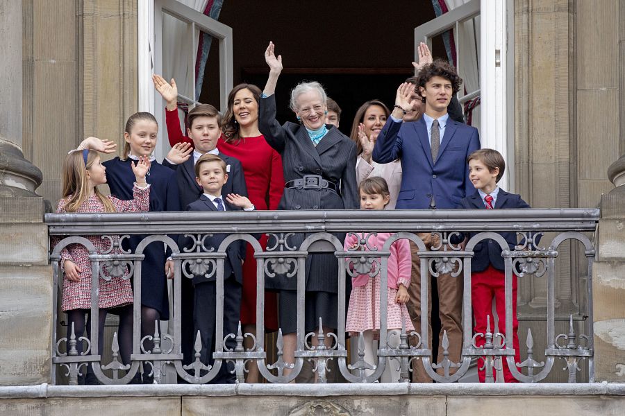 La reina Margarita con sus nietos