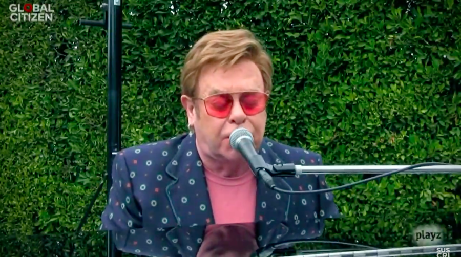 Elton John envía un mensaje de resiliencia con "I'm still standing"