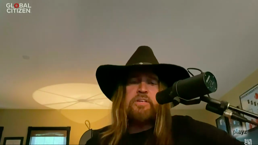 Billy Rae Cyrus canta "Sunshine Girl" y se la dedica a las mujeres