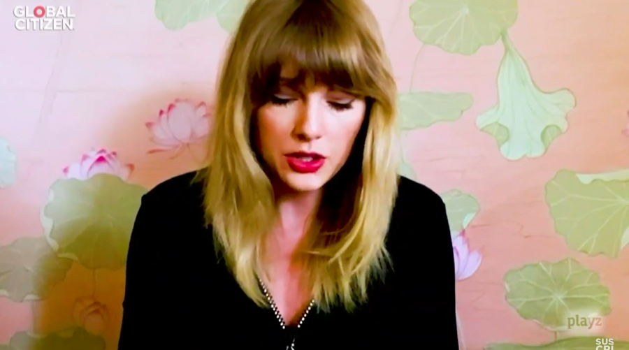 Taylor Swift canta "Soon You'll Get Better", una canción sobre la larga enfermedad de su madre