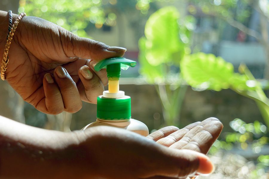 , los desinfectantes para manos y productos de limpieza tuvieron un alza en ventas.