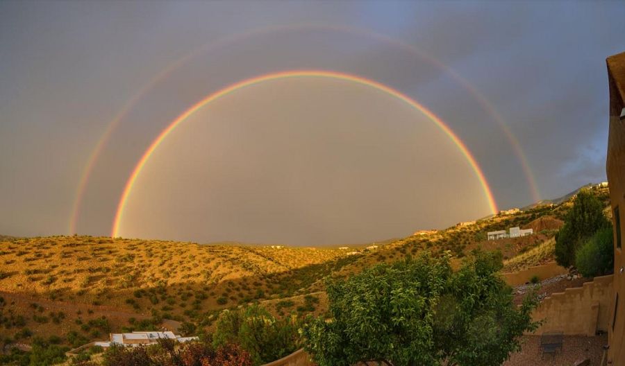 Imagen de un doble arcoíris