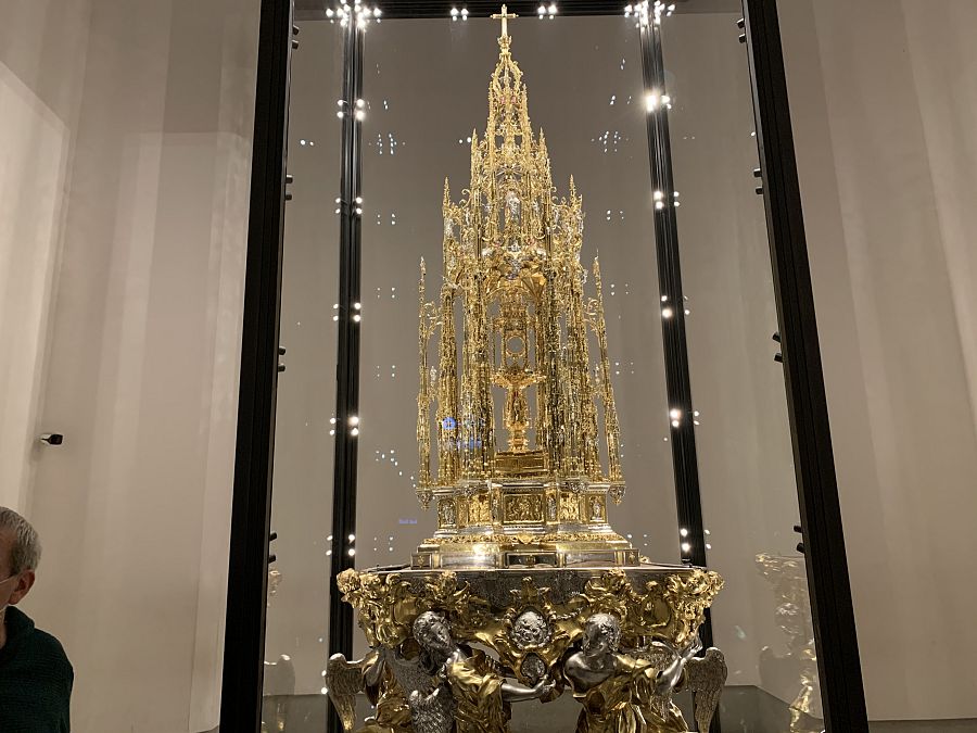 La custodia de Arfe está concebida como una torre gótica de planta hexagonal