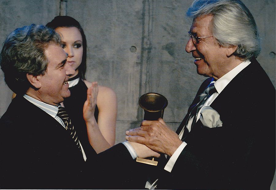 Manuel Alejandro recibió el Premio de Honor de la Academia de la Música en 2008