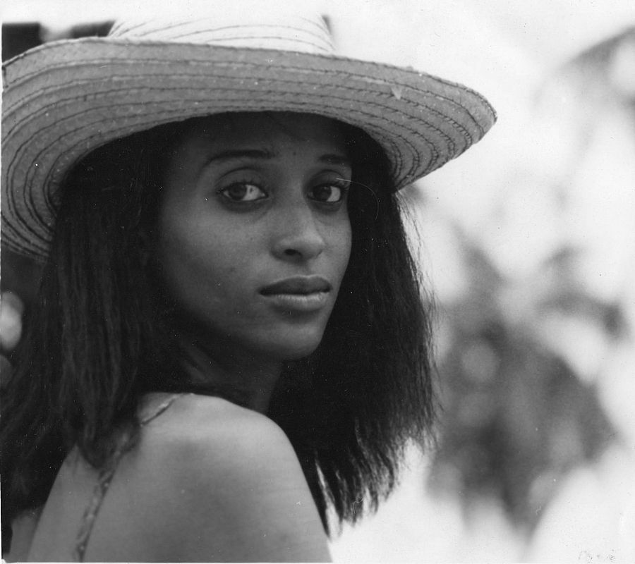 Alsoris Guzmán, modelo cubana. Inspiración de "La Flaca" y amor de juventud de Pau Donés, de Jarabe de Palo.