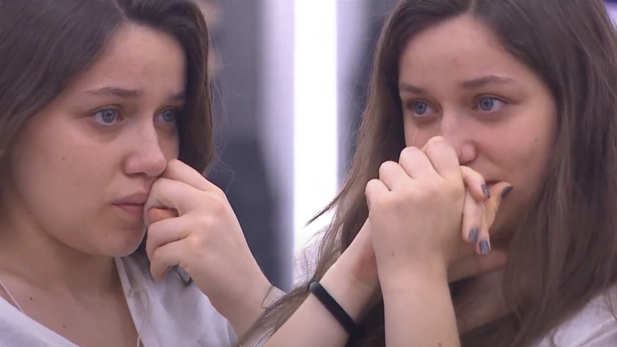 Eva emocionada viendo "Volver a mí", de Anne y "Fugaces", de Gèrard