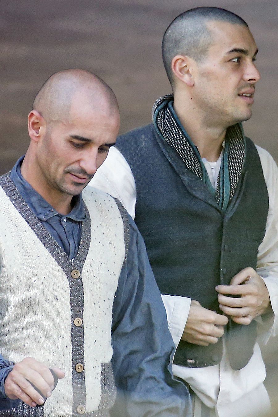 Mario Casas durante la grabación de "El fotógrafo de Mauthausen" junto a Alain Hernández