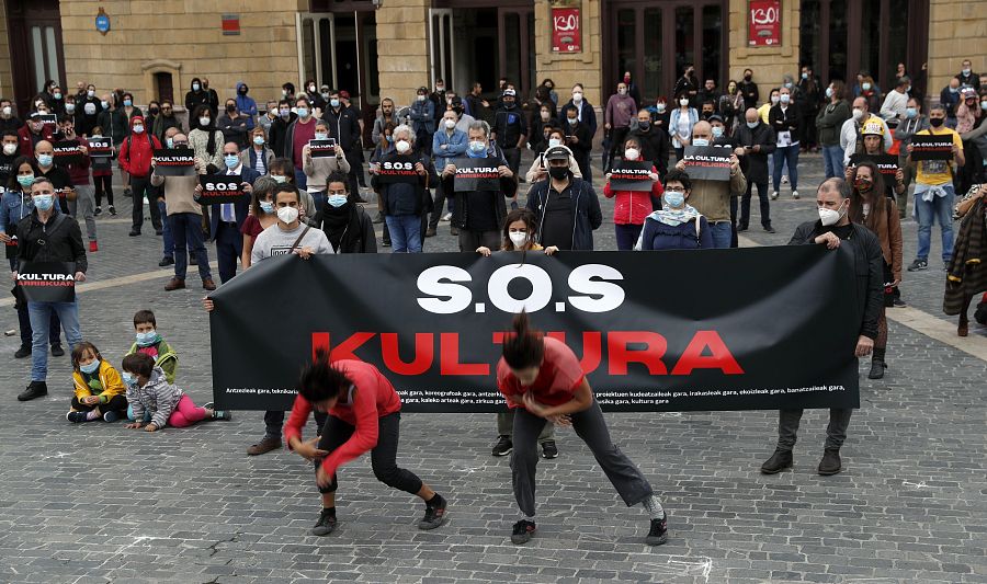 Centenares de artistas vascos piden que la Cultura sea un bien necesario