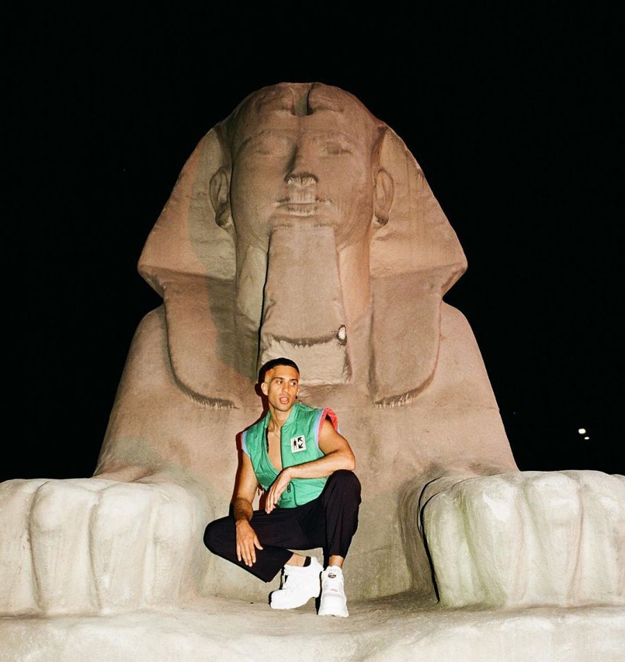 Mahmood en el set del videoclip de "Dorado"
