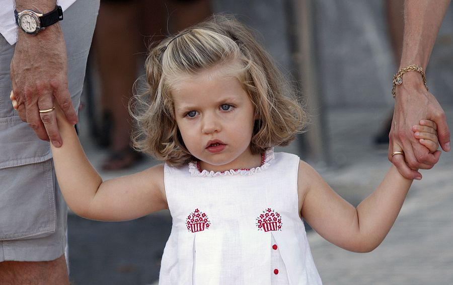 La princesa Leonor posa ante los medios en Mallorca en 2008