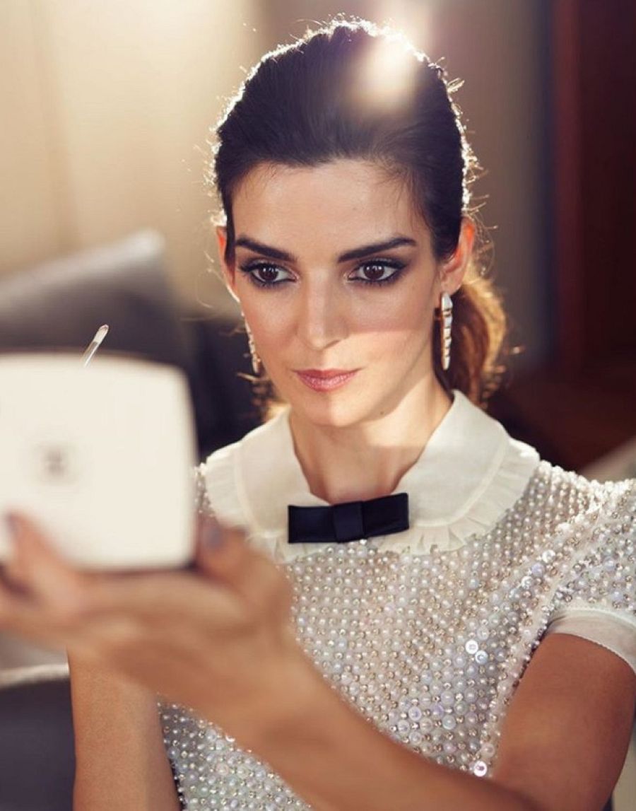 Clara Lago, con maquillaje de la firma Chanel Beauty