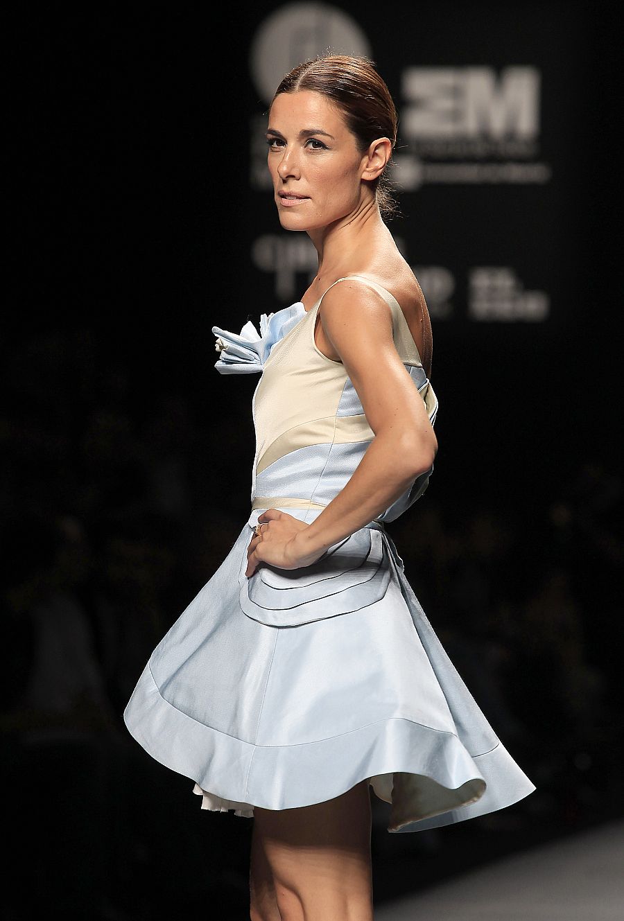 LA PRESENTADORA RAQUEL SANCHEZ SILVA DESFILANDO PAR ALA FIRMA DE " ION FIZ " DURANTE LA CIBELES MADRID FASHION WEEK 2010