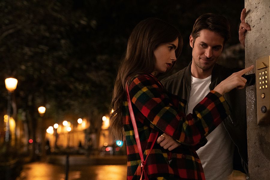 Emily conoce a Gabriel, 'el chef' del piso de abajo