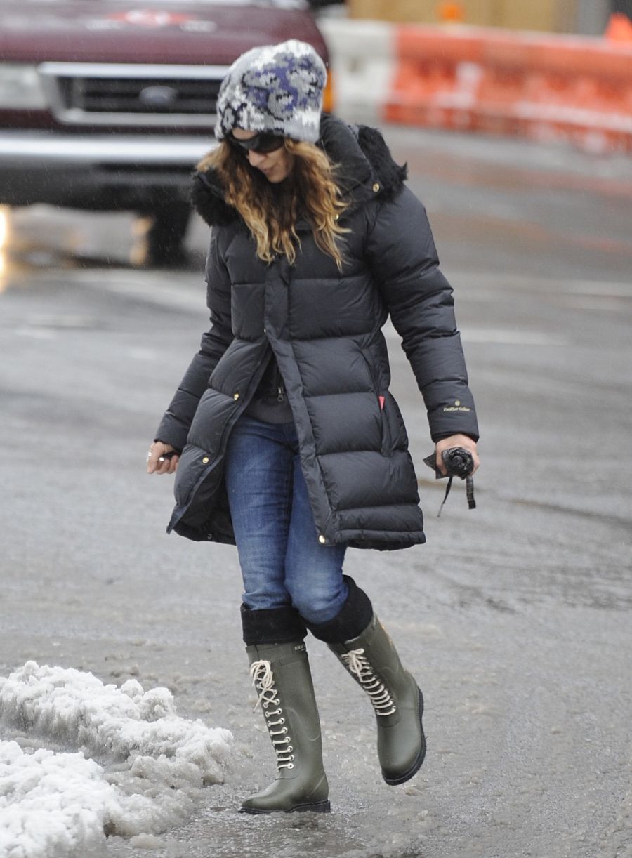 La actriz Sarah Jessica Parker aparca sus tacones de aguja en dias lluviosos y se apunta a las botas de agua... eso si, siempre con estilo