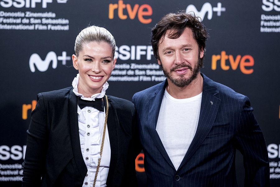 María Eugenia Suárez "China Suárez" y Benjamín Vicuña en el photocall de La Trinchera Infinita en el Festival de cine de San Sebastián, 2019
