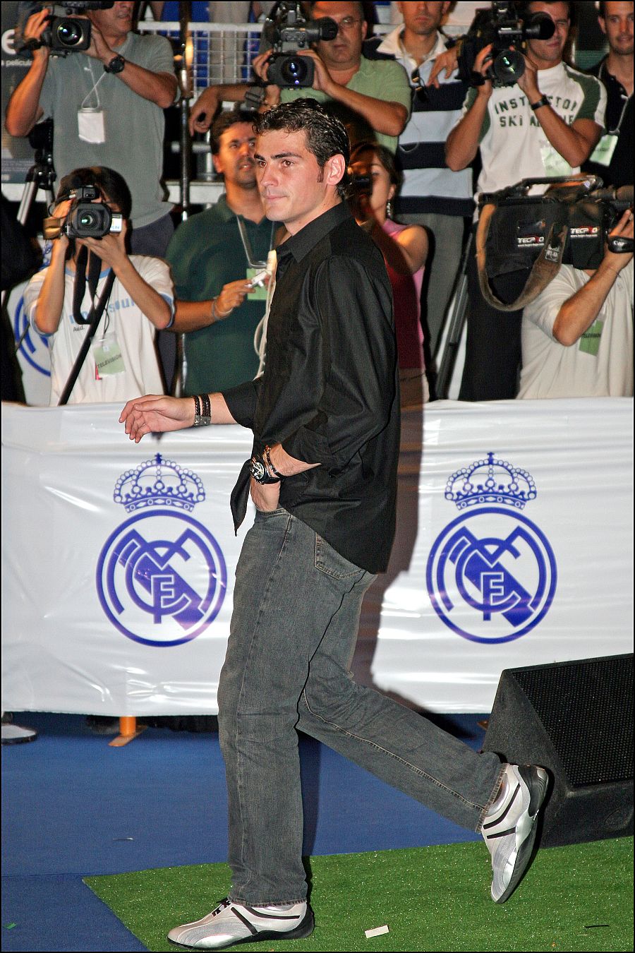 EL FUTBOLISTA IKER CASILLAS DURANTE LA PREMIER DE LA PELICULA " REAL , LA PELICULA "