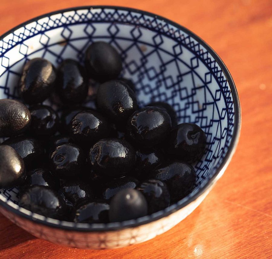 ¿Se tiñen las aceitunas negras?