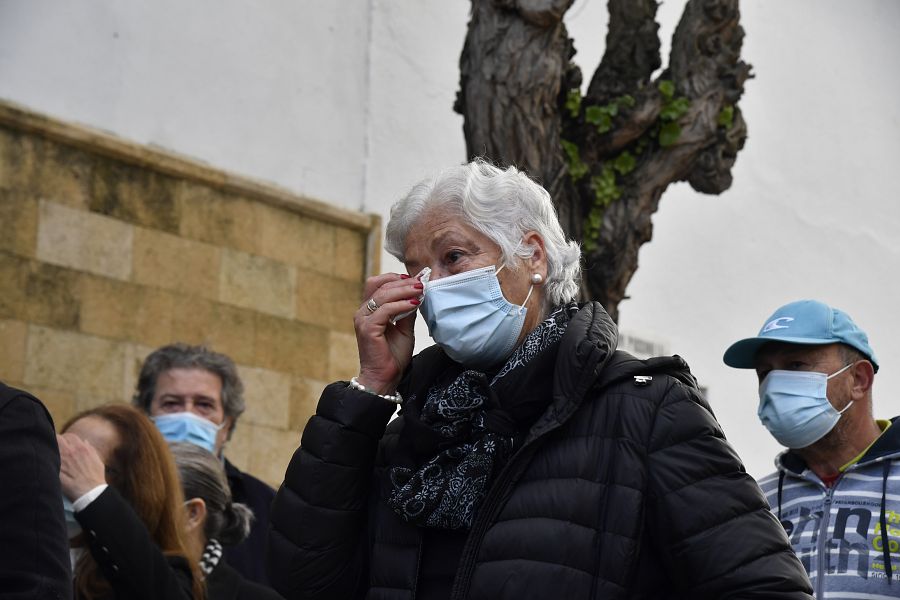Teresa Rivera durante el entierro de José Rivera "Riverita" en Barbate