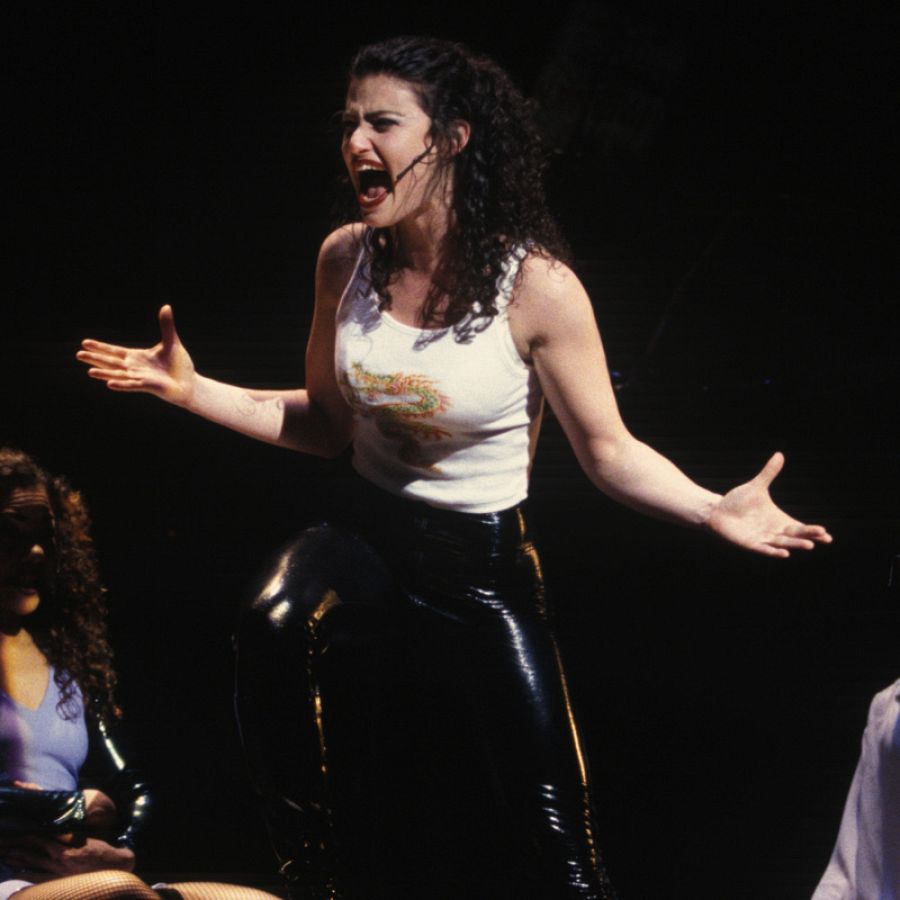 Idina Menzel: "Hace 25 años aprendimos a olvidar el arrepentimiento para no perdernos la vida"