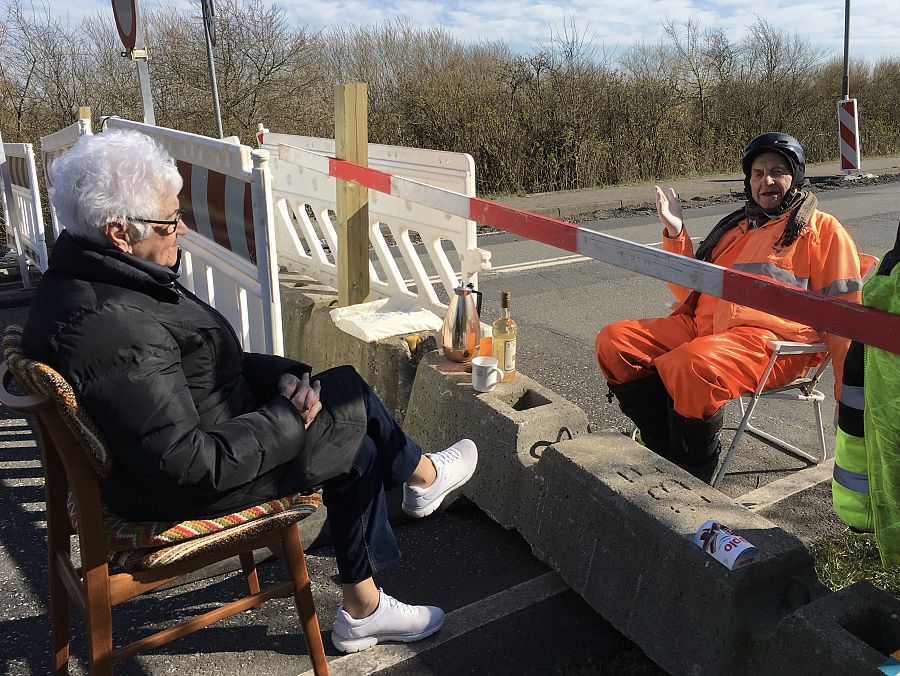 Karsten e Inga durante uno de sus encuentros en la frontera
