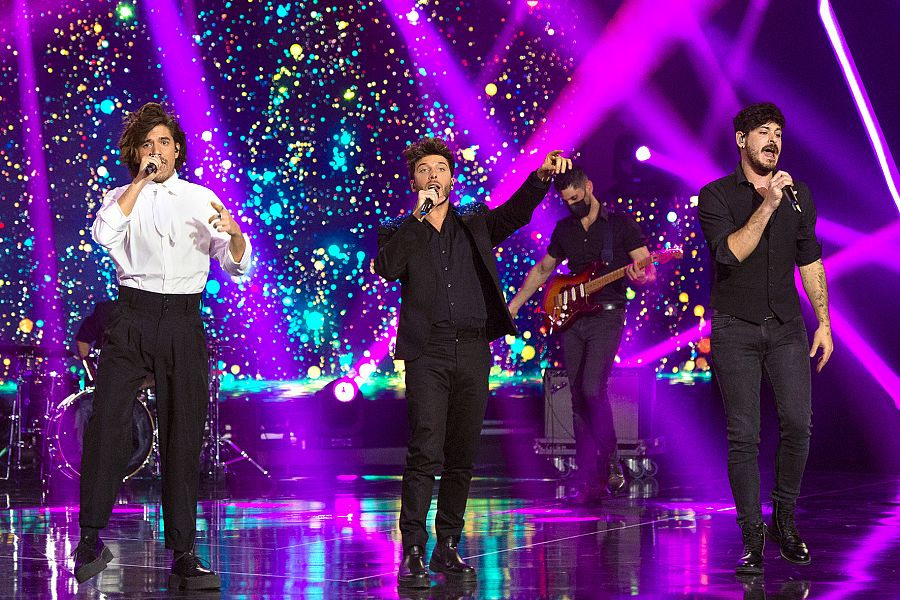 "In your bed", tema  mítico de Blas Cantó, interpretado junto a Cepeda y Roi