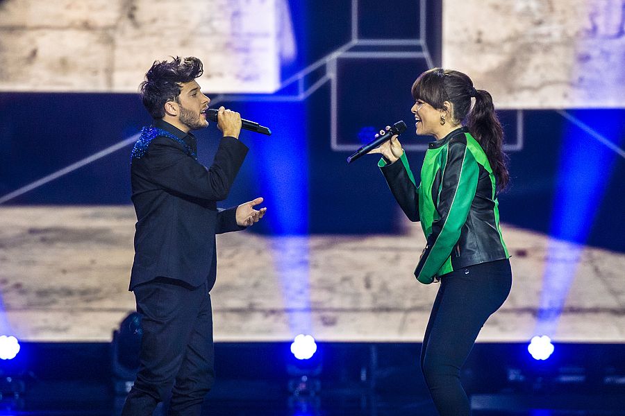 Blas Cantó y Vanesa Martín interpretan "Complicado"