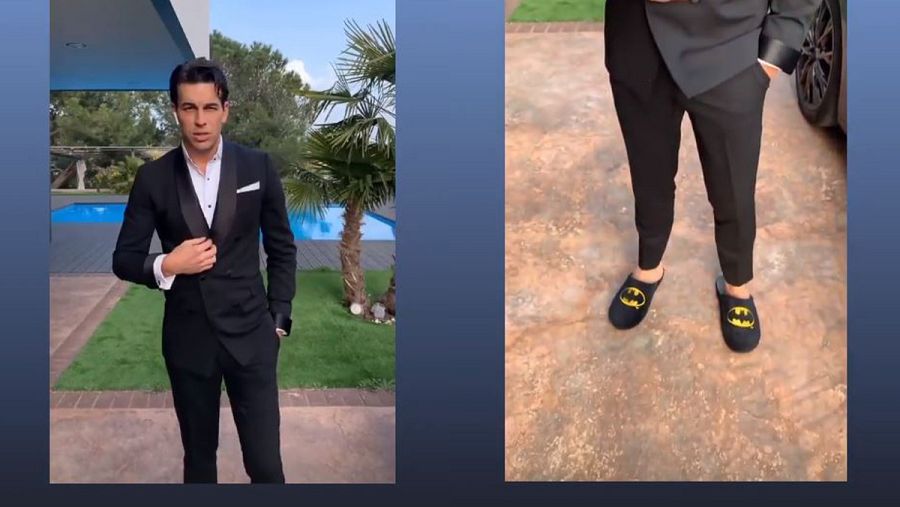 Mario Casas sorprende con su look en los Premios Goya