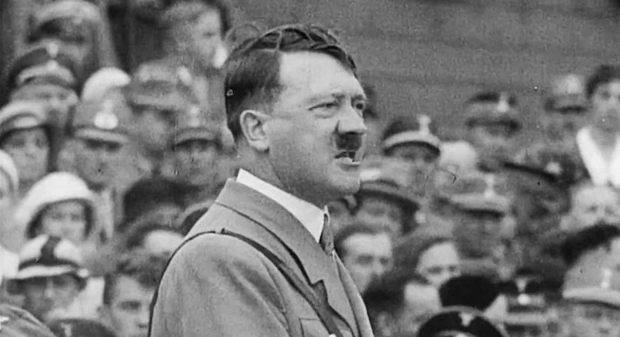 El poder de Hitler ascendía ante los ojos del mundo y de las monarquías europeas