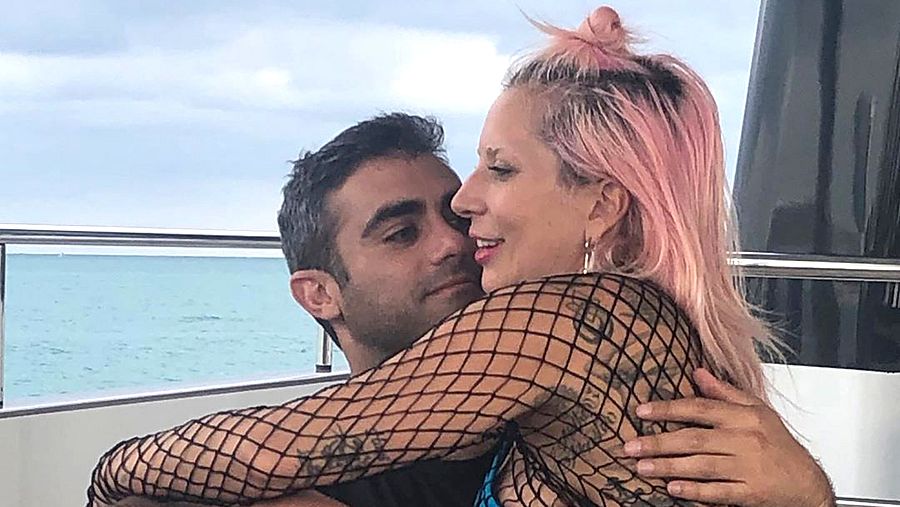 Lady Gaga junto a su novio Michael Polansky