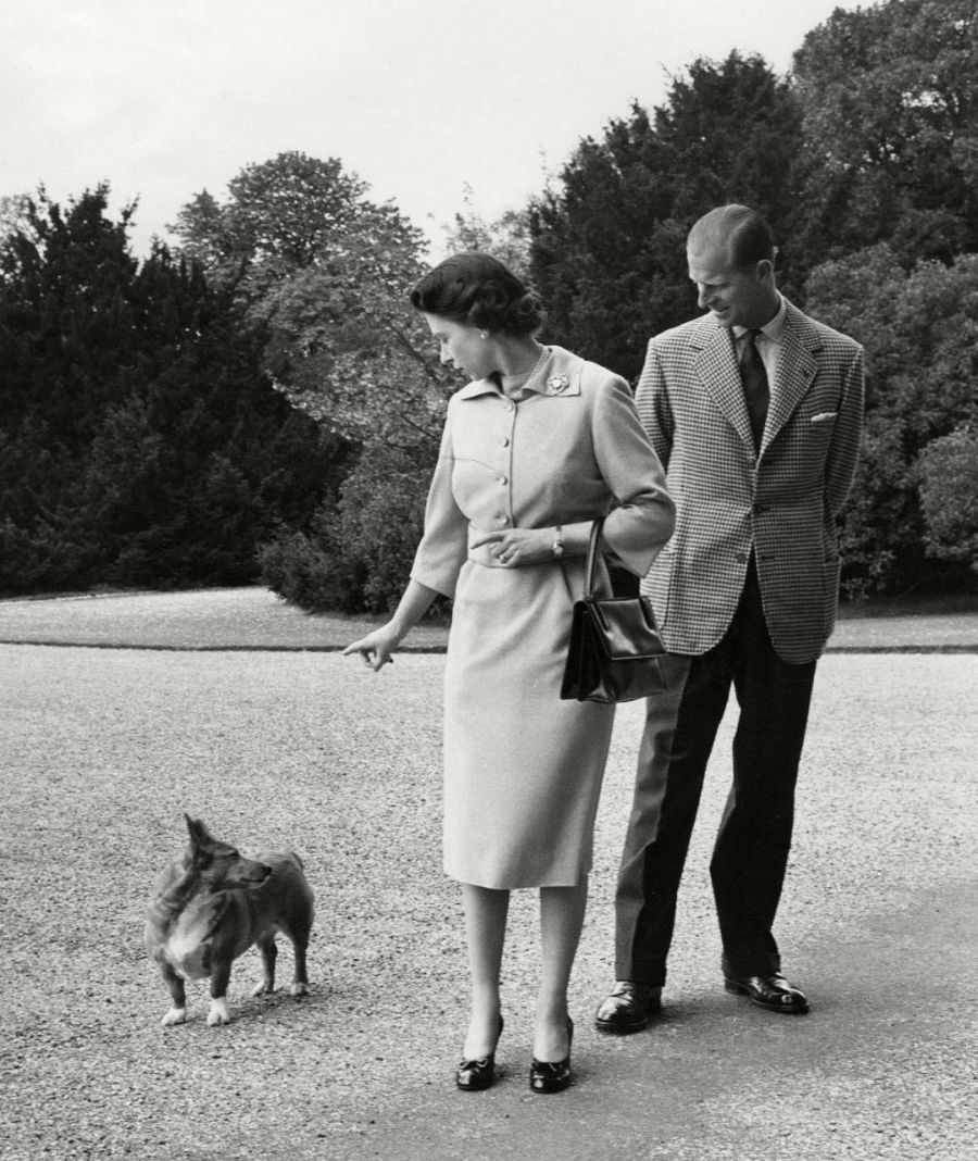 El duque de Edimburgo y la reina Isabel II
