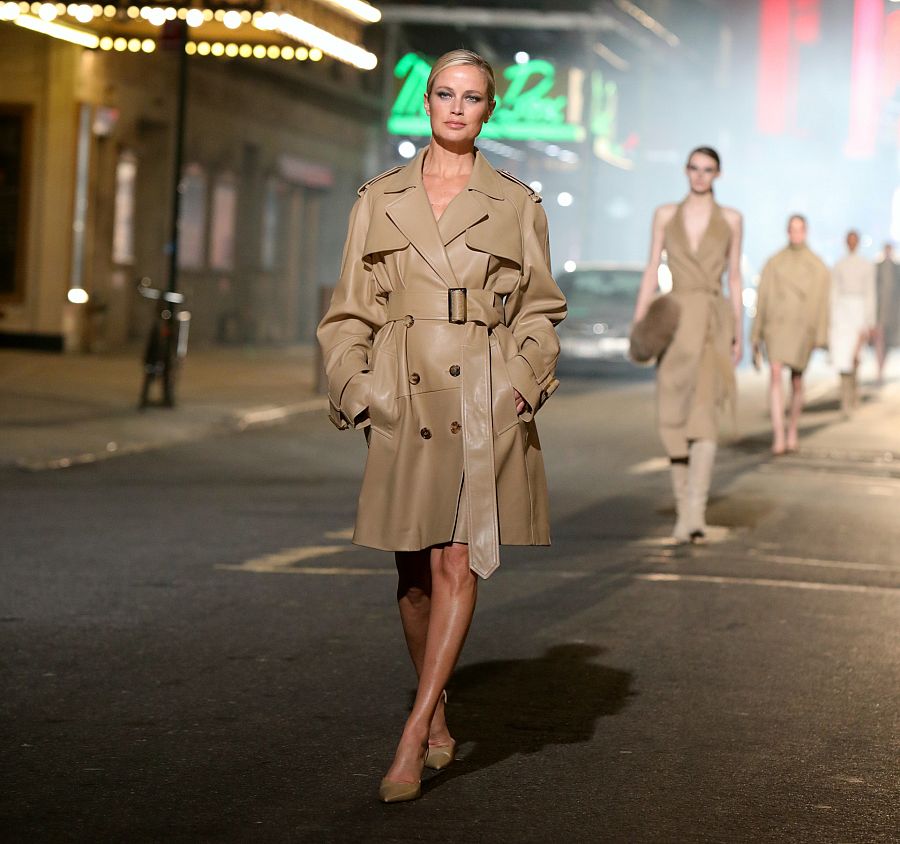 DESFILE DE MODA DE MICAHEL KORS EN TIMES SQUARE