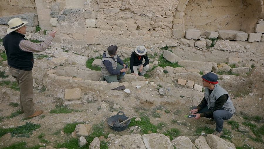 Excavaciones en el castillo de Zorita de los Canes