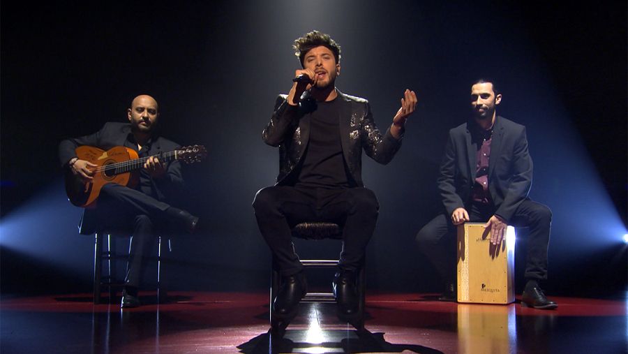 Blas Cantó actuando en el documental '1990. La victoria definitiva'