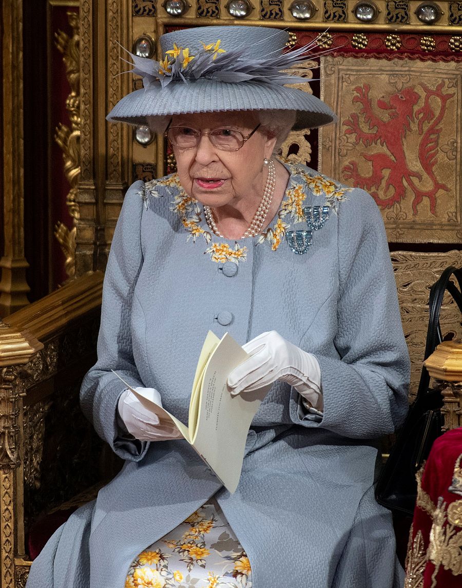 La reina Isabel II preside su primer acto oficial tras la muerte del Duque de Edimburgo