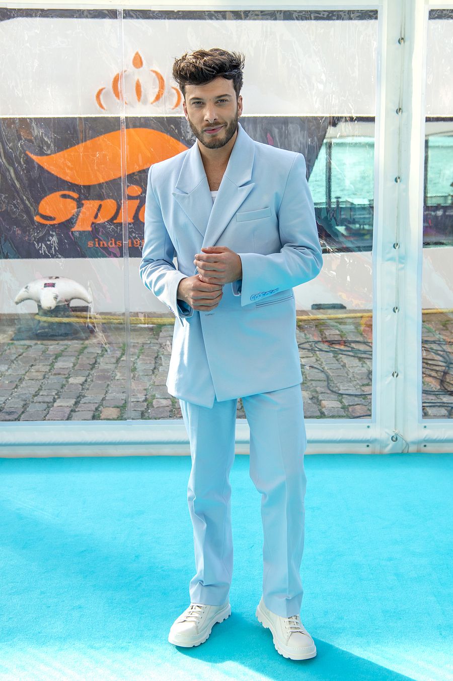 Blas Cantó en la alfombra turquesa de Eurovisión 2021