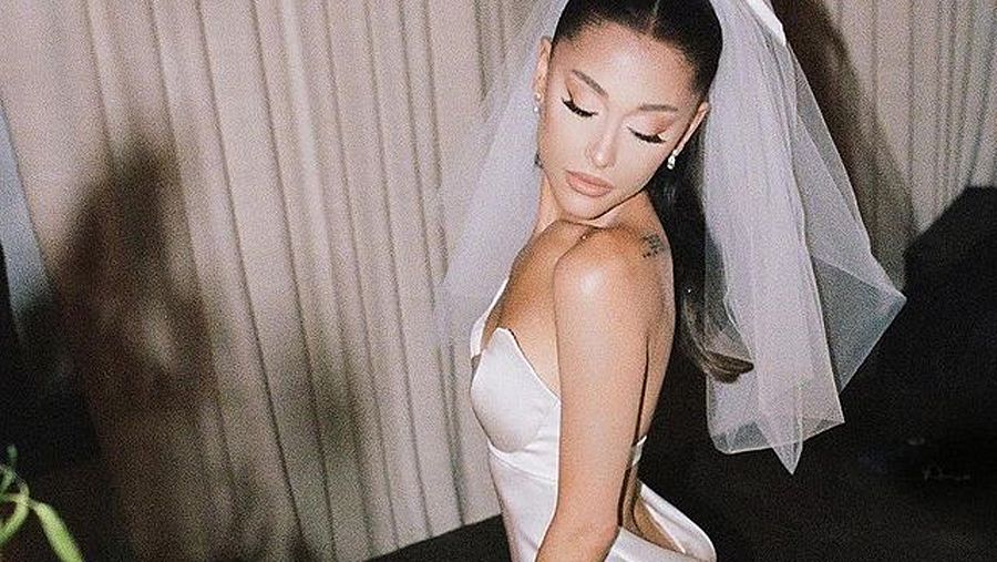 Ariana Grande en el día de su boda, con un diseño de Vera Wang
