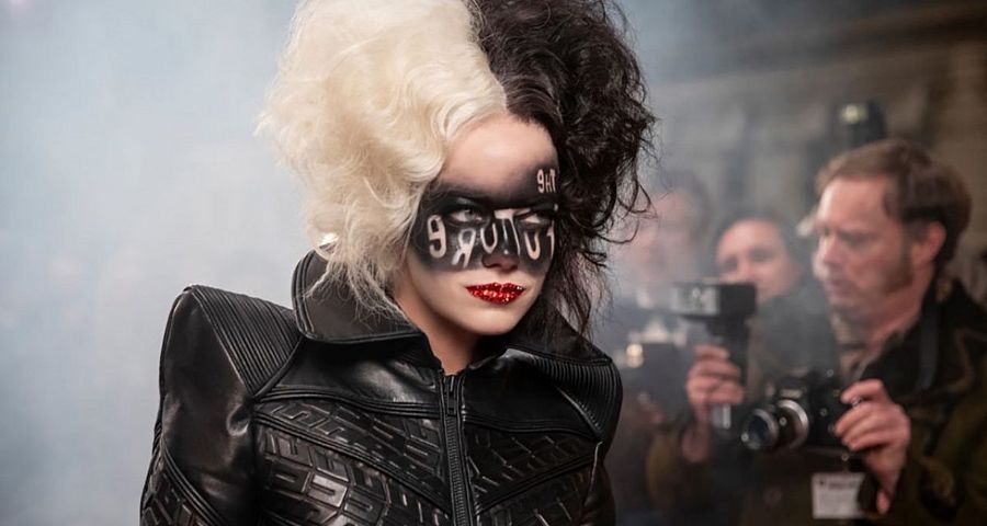 'Cruella': la antiheroína que deslumbra, pero no convence