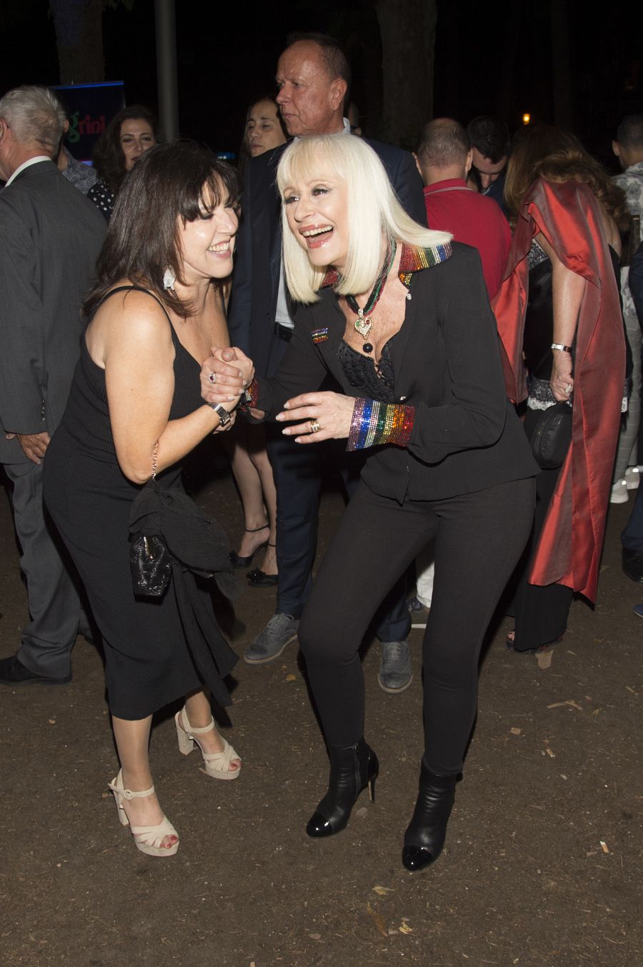 Loles León  y Raffaella Carrà durante los premios World Pride 2017
