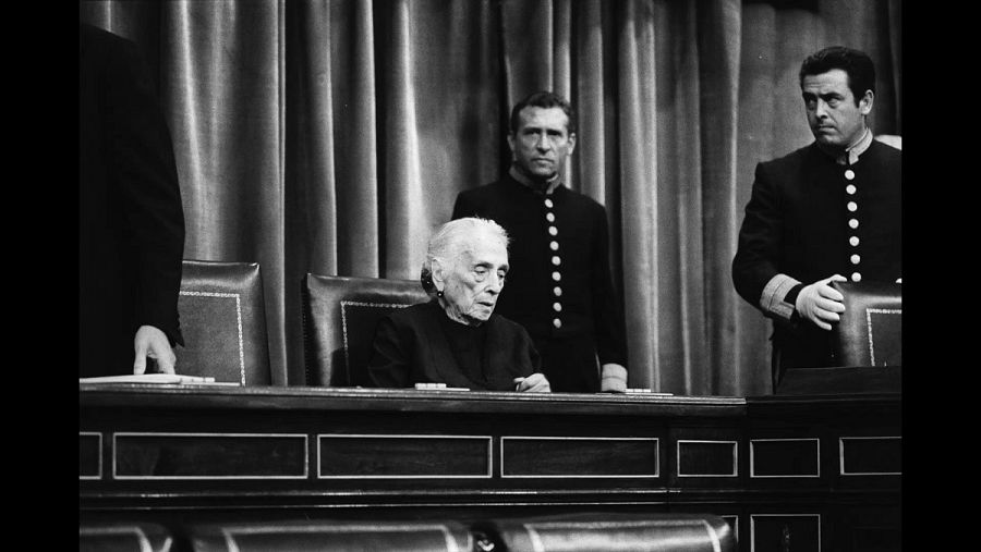 La Pasionaria en el Congreso de los Diputados el 22 de julio de 1977