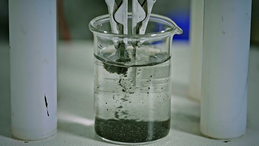 "El móvil que todos llevamos en el bolsillo sería impensable sin la nanotecnología"