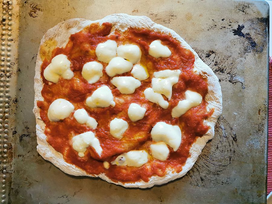 La pizza de panadería Morales, Val de Loureda, personalizada en casa