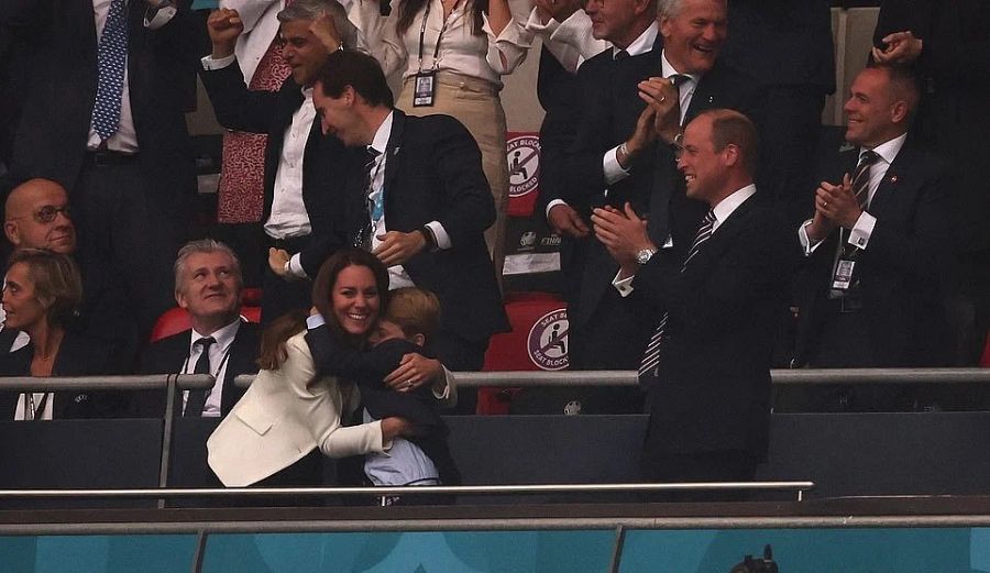 El príncipe George, un aficionado más en Wembley