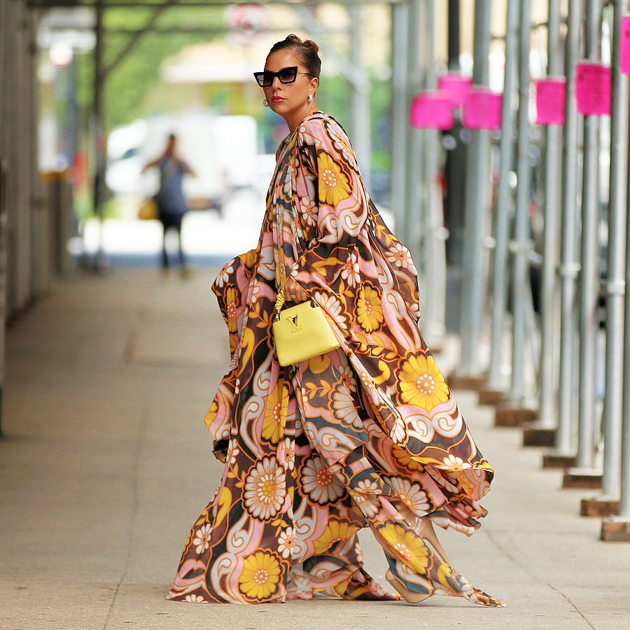 Lady Gaga en Nueva York con un bolso de Louis Vuitton