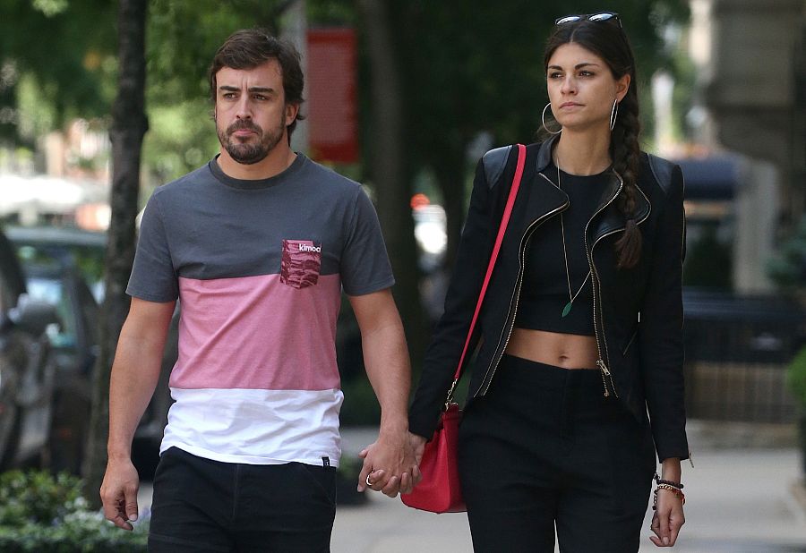 Fernando Alonso y Linda Morselli pasenado por las calles de Nueva York