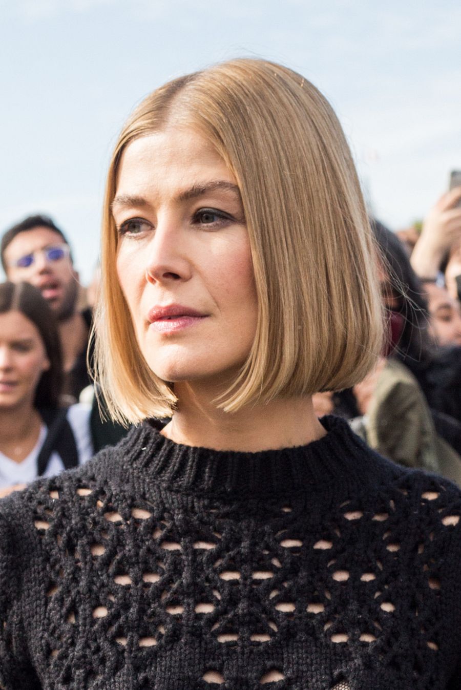 Rosamund Pike en el desfile de Dior en París