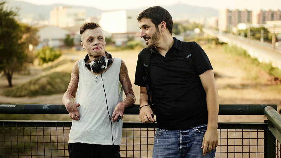 Aleixo Paz, protagonista del documental "El niño de fuego" junto al director del documental Ignacio Acconcia