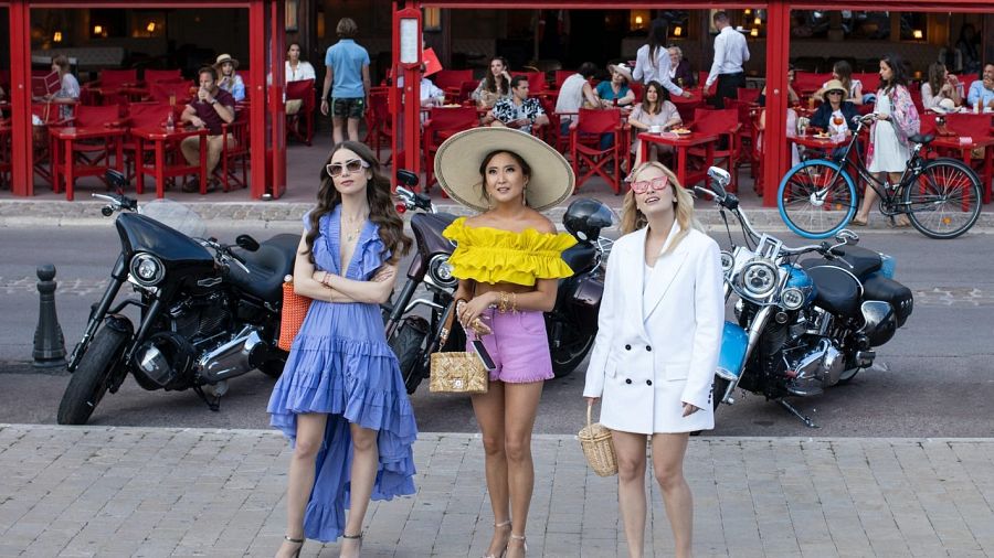 Emily in Paris T02E02: "Do You Know the Way to St. Tropez?"