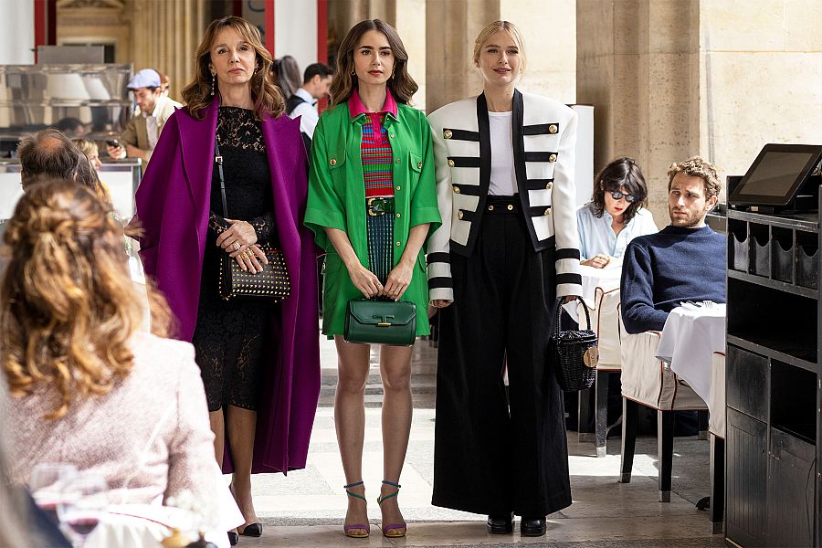 Emily in Paris T02E01: "Voulez-Vous Coucher Avec Moi?"